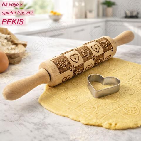 Lesen valjar za dekoracijo SRCE 16/33 cm – brezčasni vzorci z občutkom topline