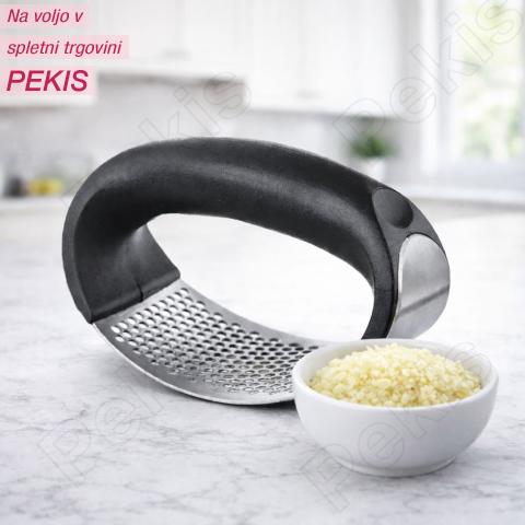 Stiskalnica za česen zibelka – popoln okus česna z enim gibom