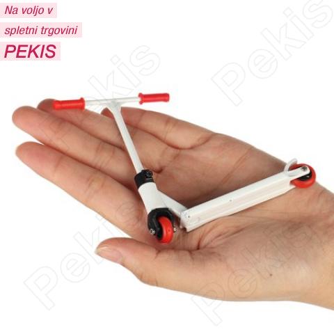 Dekorativna figurica (9,5cm) MINI modro skiro Dekorativna figurica (9,5cm) MINI modro skiro