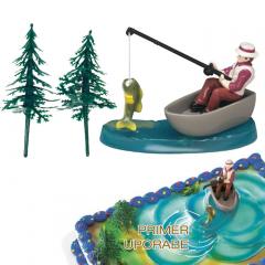Dekorativna figurica ribič v čolnu in 2 smrekci