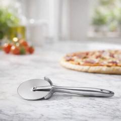 Nož za razrez pizze – natančen rez brez truda v vsaki kuhinji